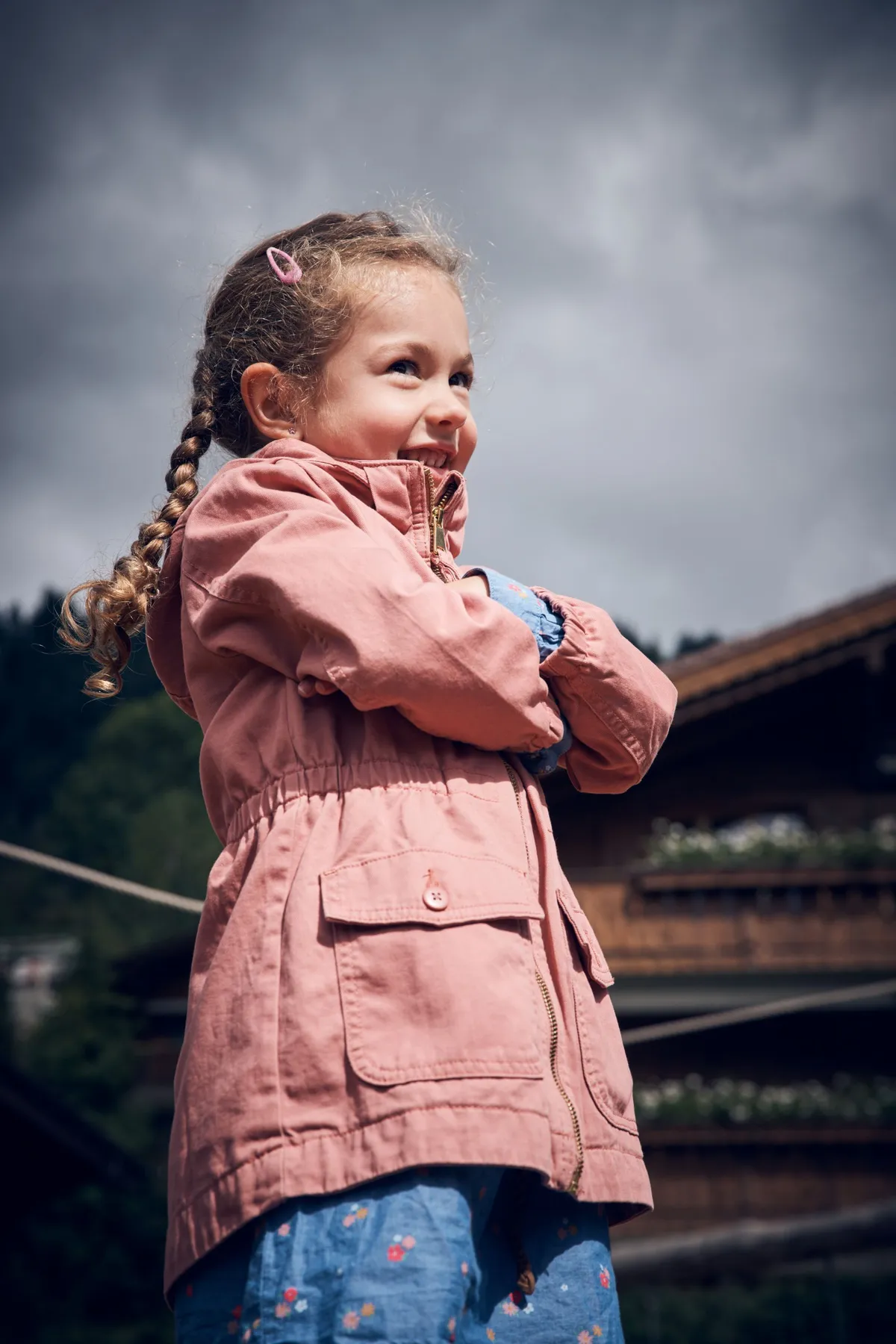 Erdnussallergie hin oder her: Eline ist ein selbstbewusstes Kindergartenkind, das gerne Pommes isst, Scooter fährt und Einhörner malt.