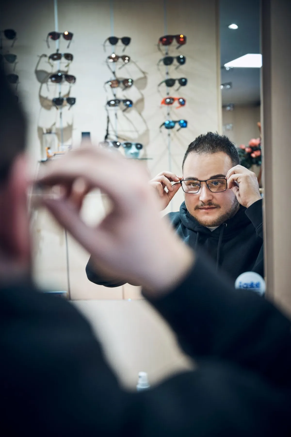 Das optimale Brillengestell sitzt, ist bequem und sieht gut aus – im Auge des Trägers.