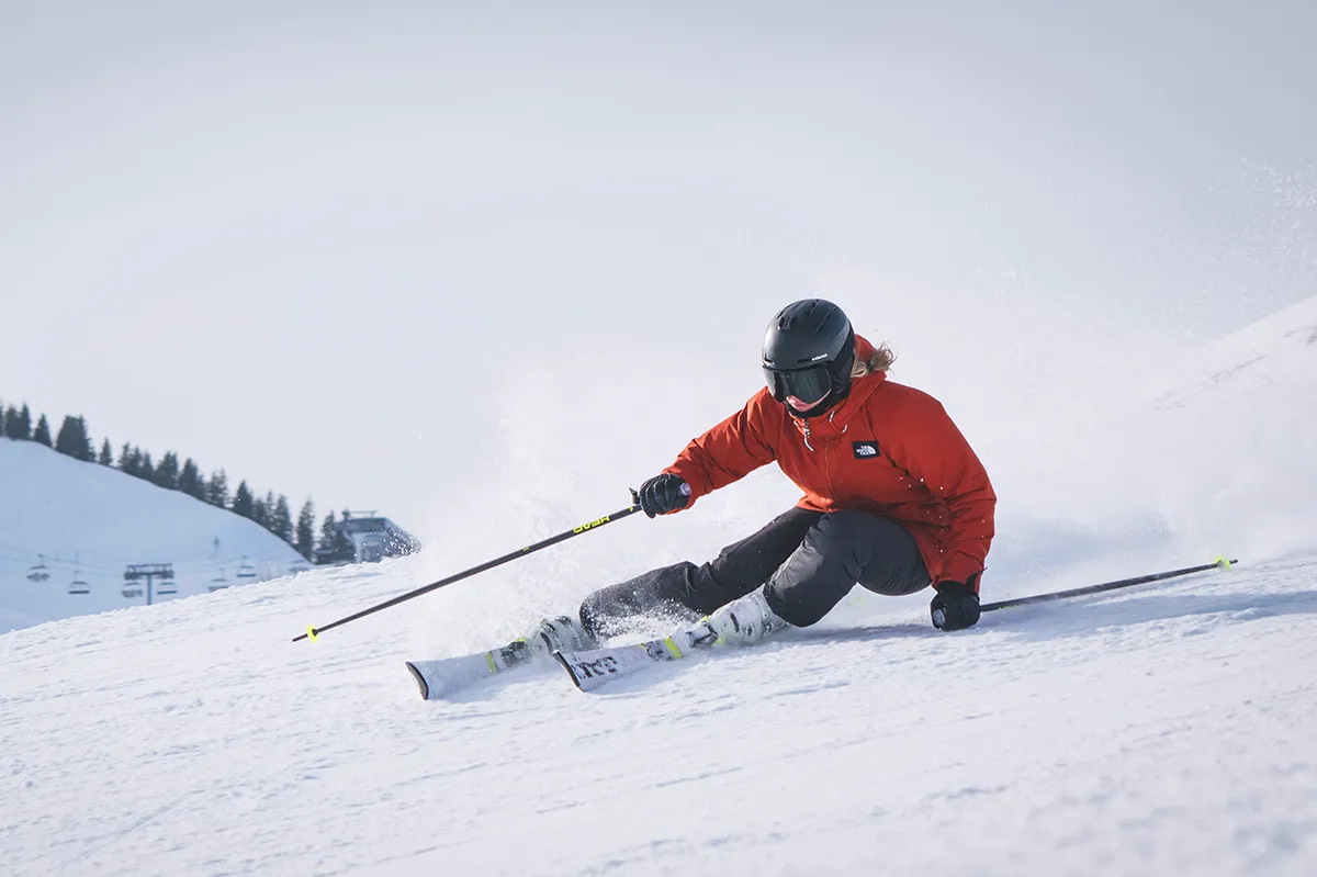 Skifahren mit kurzfristigem Schutz bei Unfall