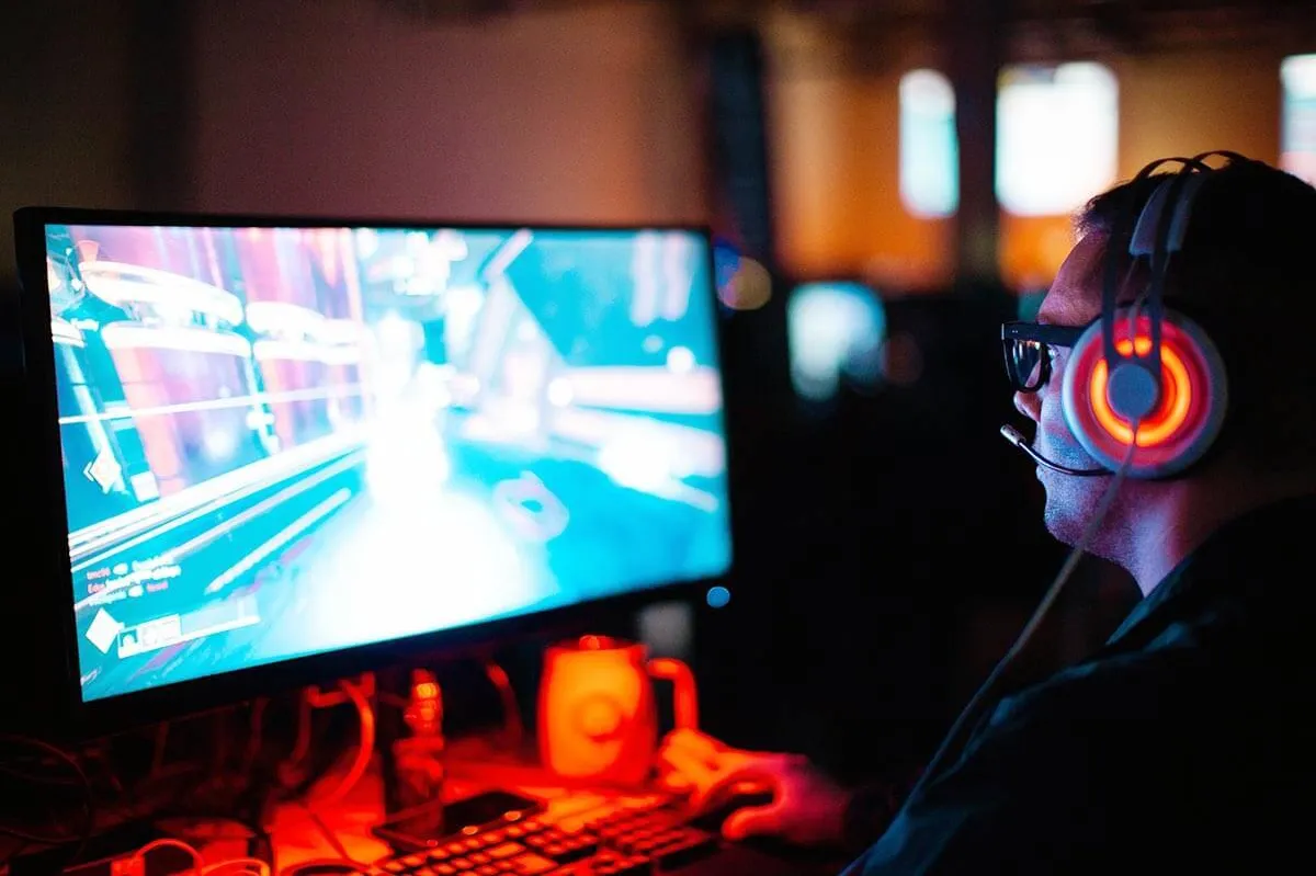 Gamer am Computer