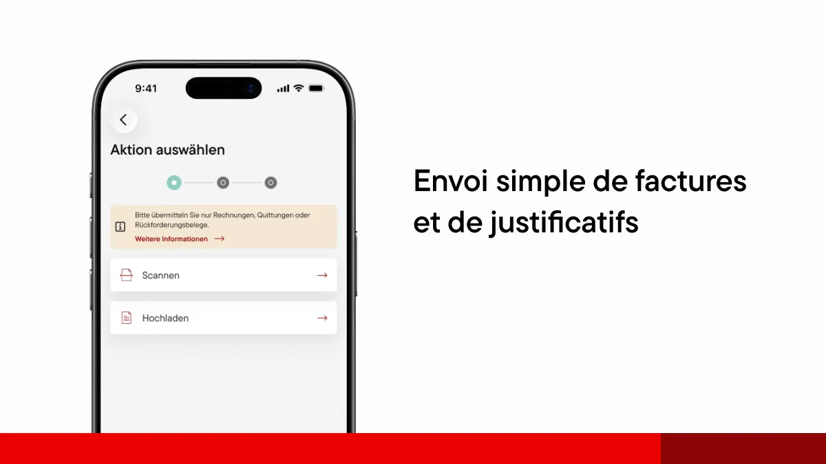 Smartphone affichant l’application myÖKK avec les informations d’assurance, la franchise et les factures ouvertes réunies dans une interface claire.