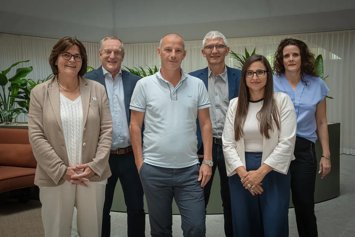 Legende: v.l.n.r. Yvonne Altmann, Stephan Gut, Peder Plaz, Reto Buchli,  Woula Goutziomitros, Lucia Brunold