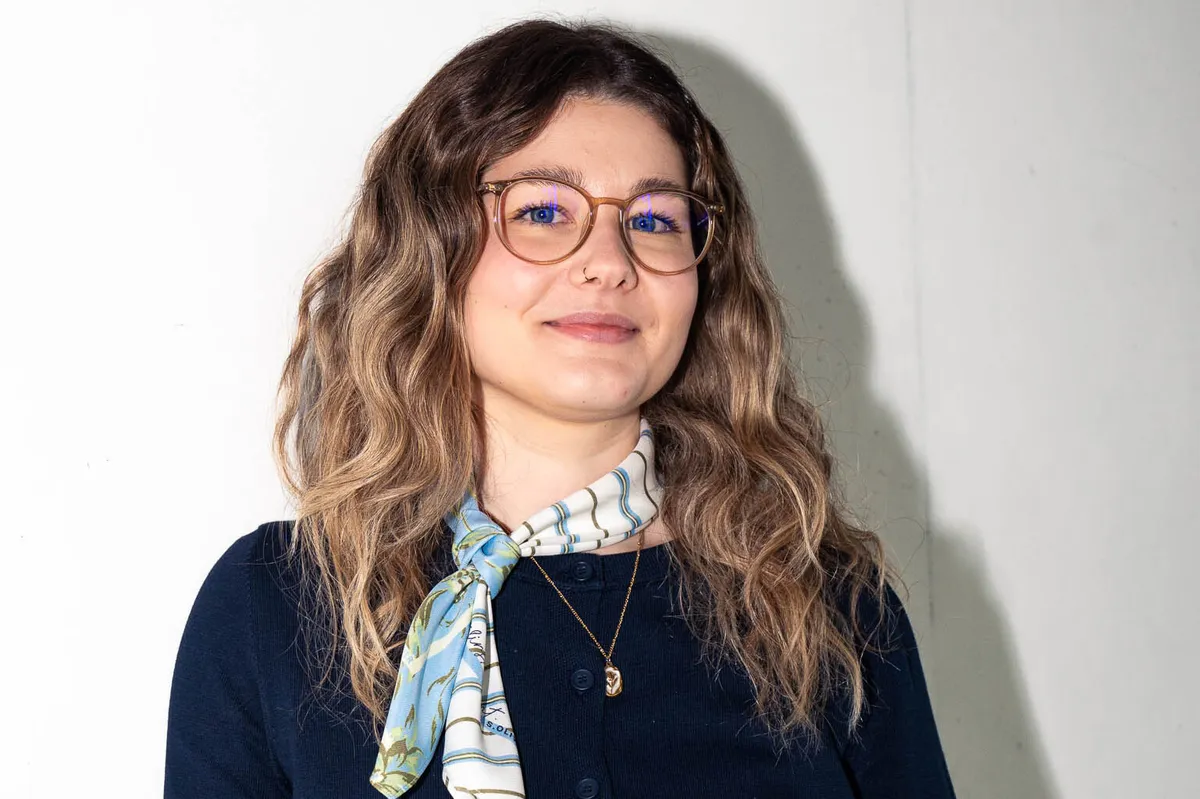 Portrait Enya Hartmann Fachspezialistin Personalentwicklung